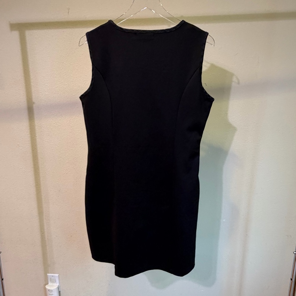 L33 Black Sleeveless Mini Dress with Decorative Collar and 3d details - Picture 6 of 6